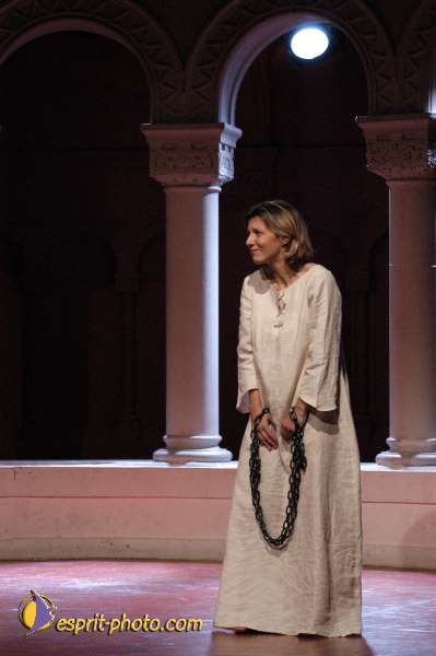 Nom de l'image : E00015291-1 — Description :  Toussaint 2004 - 28 oct - Conférence à ND de Paris et photos devant la croix