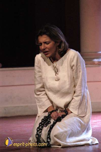 Nom de l'image : E00015293-1 — Description :  Toussaint 2004 - 28 oct - Conférence à ND de Paris et photos devant la croix