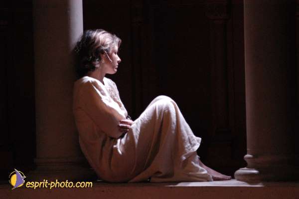 Nom de l'image : E00015322-1 — Description :  Toussaint 2004 - 28 oct - Conférence à ND de Paris et photos devant la croix