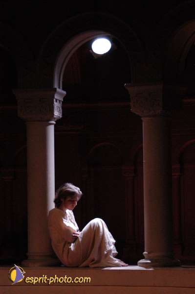 Nom de l'image : E00015323-1 — Description :  Toussaint 2004 - 28 oct - Conférence à ND de Paris et photos devant la croix