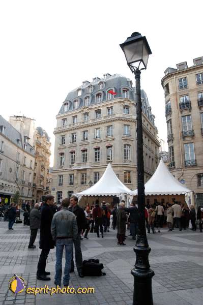 Nom de l'image : E00015032-1 — Description :  Toussaint 2004 - 28 oct - Conférence à ND de Paris et photos devant la croix