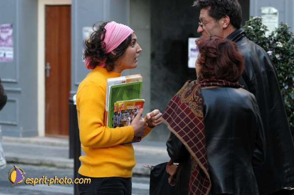 Nom de l'image : E00015044-1 — Description :  Toussaint 2004 - 28 oct - Conférence à ND de Paris et photos devant la croix