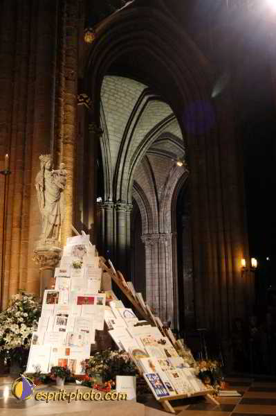 Nom de l'image : D1191884-1 — Description :  Toussaint 2004 - Messe avec les sans abri