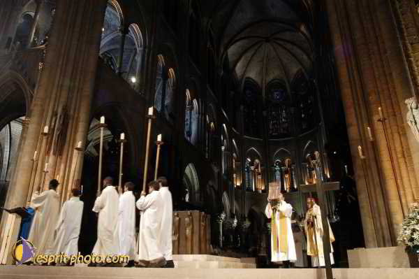 Nom de l'image : D1191933-1 — Description :  Toussaint 2004 - Messe avec les sans abri