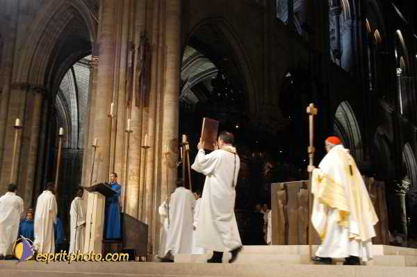 Nom de l'image : D1191937-1 — Description :  Toussaint 2004 - Messe avec les sans abri