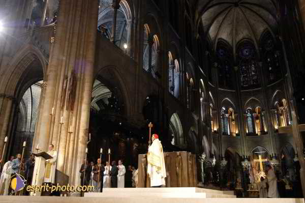 Nom de l'image : D1191953-1 — Description :  Toussaint 2004 - Messe avec les sans abri