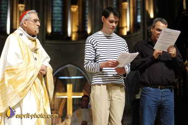 Nom de l'image : D1191975-1 — Description :  Toussaint 2004 - Messe avec les sans abri