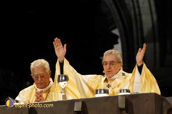 Nom de l'image : D1191993-1 — Description :  Toussaint 2004 - Messe avec les sans abri