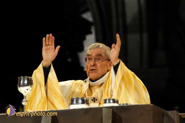 Nom de l'image : D1192004-1 — Description :  Toussaint 2004 - Messe avec les sans abri