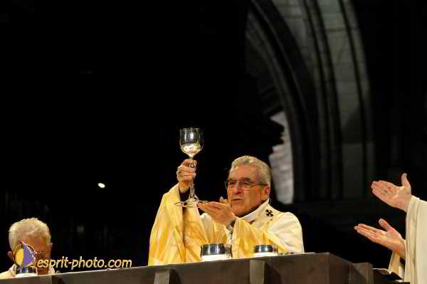 Nom de l'image : D1192012-1 — Description :  Toussaint 2004 - Messe avec les sans abri