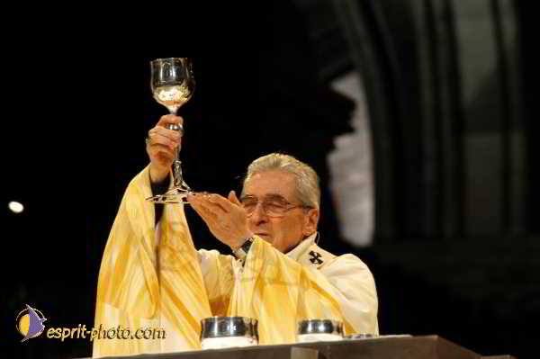 Nom de l'image : D1192015-1 — Description :  Toussaint 2004 - Messe avec les sans abri