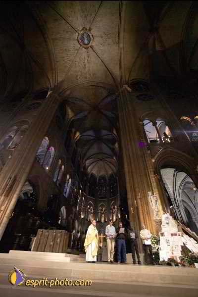 Nom de l'image : D119G911-1 — Description :  Toussaint 2004 - Messe avec les sans abri