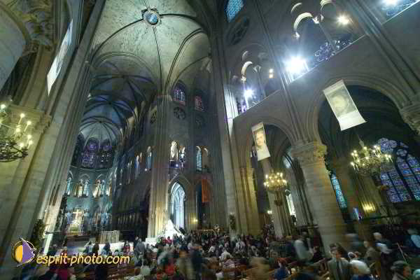 Nom de l'image : D119G978-1 — Description :  Toussaint 2004 - Messe avec les sans abri