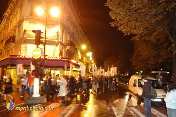 Nom de l'image : D1187338-1 — Description :  Paris - Toussaint 2004