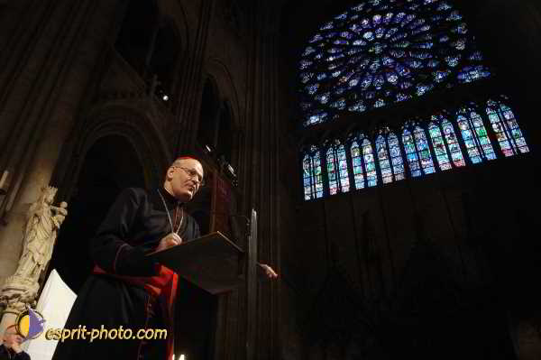 Nom de l'image : D1190719-1 — Description :  Paris - Toussaint 2004