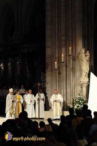 Nom de l'image : D1191053-1 — Description :  Paris - Toussaint 2004