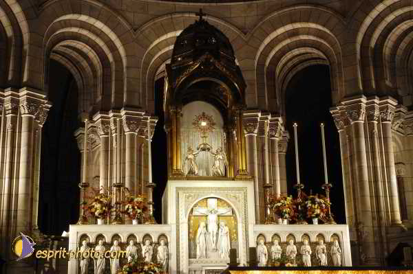 Nom de l'image : D1189072-1 — Description :  Paris - Toussaint 2004