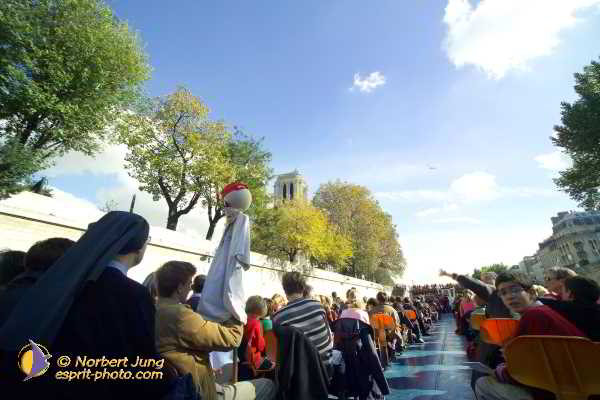 Nom de l'image : D1188G291-1 — Description :  Paris - Toussaint 2004