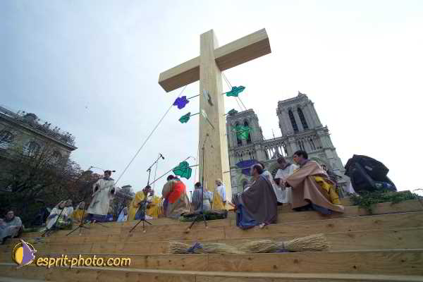Nom de l'image : D1191G693-1 — Description :  Paris - Toussaint 2004