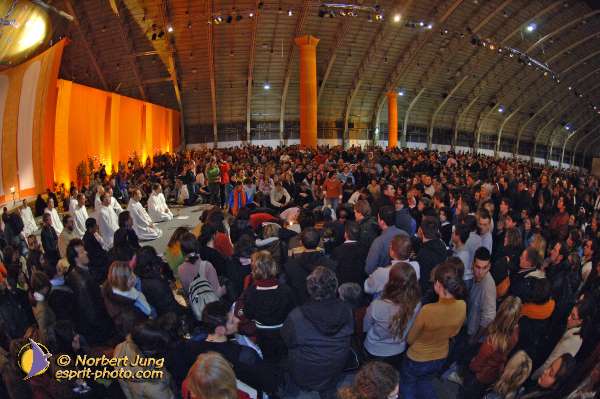 Nom de l'image : D2132786_1 — Description :  Taizé : Pèlerinage de confiance sur la terre à Milan (Italy)