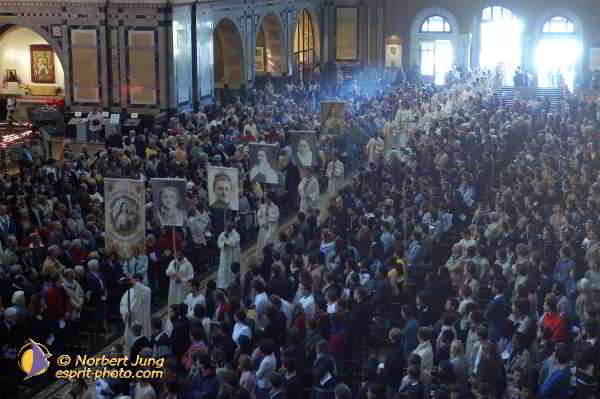 Nom de l'image : D1184490-1 — Description :  Synode 78 - Messe à la Basilique de Lisieux le 3 oct 2004