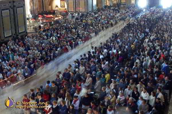 Nom de l'image : D1184501-1 — Description :  Synode 78 - Messe à la Basilique de Lisieux le 3 oct 2004