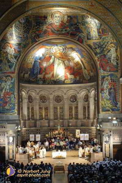 Nom de l'image : D1184530-1 — Description :  Synode 78 - Messe à la Basilique de Lisieux le 3 oct 2004
