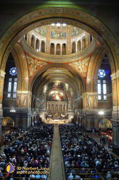 Nom de l'image : D1184537-1 — Description :  Synode 78 - Messe à la Basilique de Lisieux le 3 oct 2004