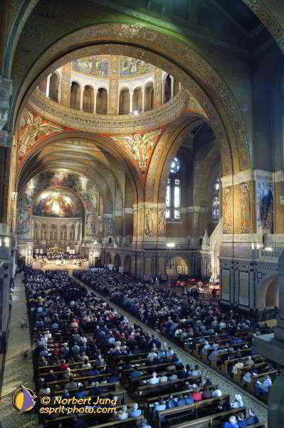 Nom de l'image : D1184565-1 — Description :  Synode 78 - Messe à la Basilique de Lisieux le 3 oct 2004