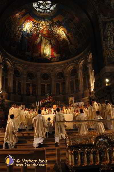 Nom de l'image : D1184603-1 — Description :  Synode 78 - Messe à la Basilique de Lisieux le 3 oct 2004