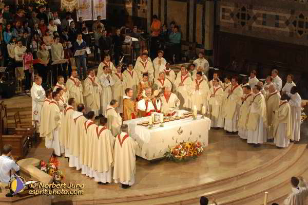 Nom de l'image : D1184613-1 — Description :  Synode 78 - Messe à la Basilique de Lisieux le 3 oct 2004