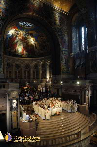 Nom de l'image : D1184618-1 — Description :  Synode 78 - Messe à la Basilique de Lisieux le 3 oct 2004