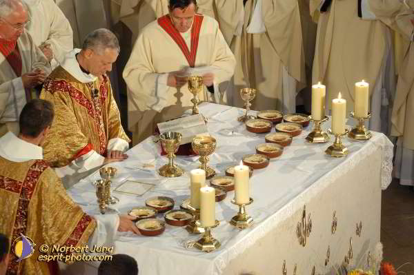 Nom de l'image : D1184622-1 — Description :  Synode 78 - Messe à la Basilique de Lisieux le 3 oct 2004