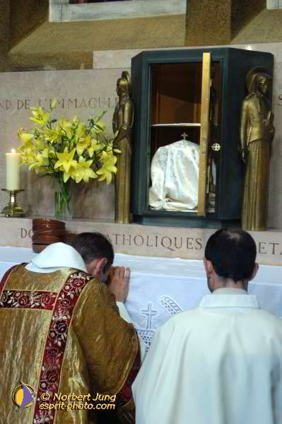 Nom de l'image : D1184644-1 — Description :  Synode 78 - Messe à la Basilique de Lisieux le 3 oct 2004