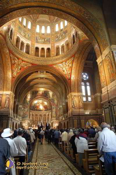 Nom de l'image : D1184654-1 — Description :  Synode 78 - Messe à la Basilique de Lisieux le 3 oct 2004