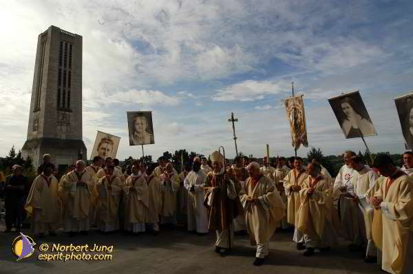 Nom de l'image : D1184716-1 — Description :  Synode 78 - Messe à la Basilique de Lisieux le 3 oct 2004