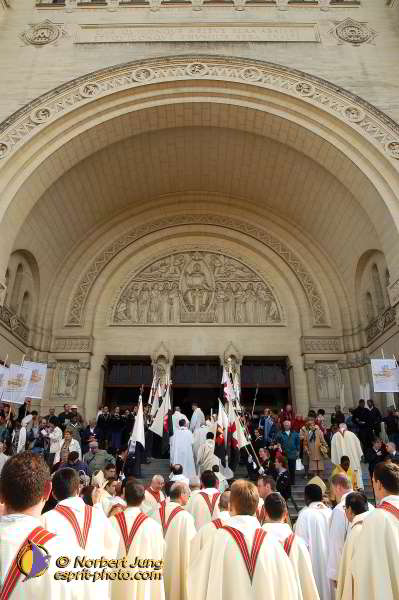 Nom de l'image : D1184725-1 — Description :  Synode 78 - Messe à la Basilique de Lisieux le 3 oct 2004