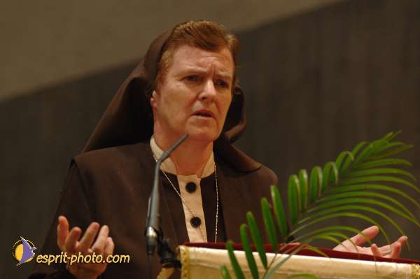 Nom de l'image : D2058648_1 — Description :  Sister Briege McKenna - Retraite de 950 prêtres à Ars