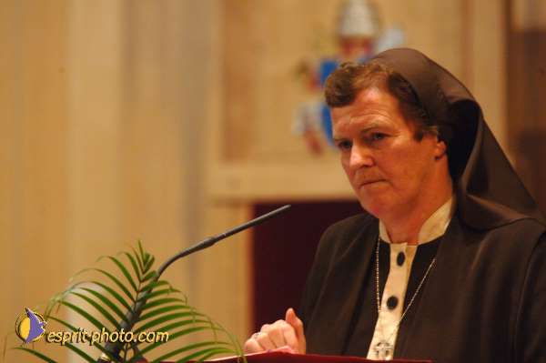 Nom de l'image : D2058768_1 — Description :  Sister Briege McKenna - Retraite de 950 prêtres à Ars