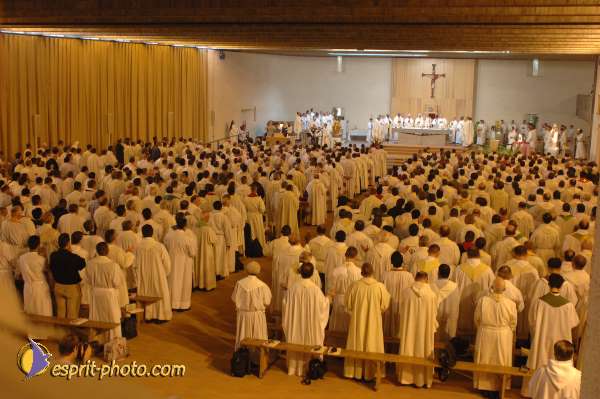 Nom de l'image : D2059118_1 — Description :  Sister Briege McKenna - Retraite de 950 prêtres à Ars