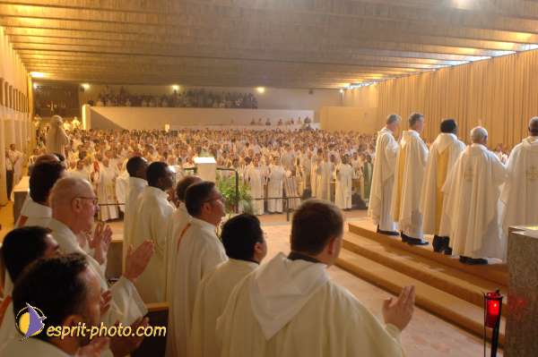 Nom de l'image : D2059132_1 — Description :  Sister Briege McKenna - Retraite de 950 prêtres à Ars