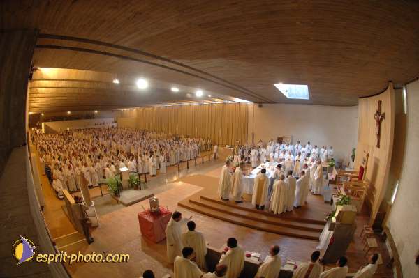 Nom de l'image : D2059147_1 — Description :  Sister Briege McKenna - Retraite de 950 prêtres à Ars