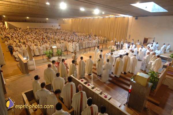 Nom de l'image : D2059149_1 — Description :  Sister Briege McKenna - Retraite de 950 prêtres à Ars