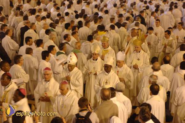 Nom de l'image : D2059190_1 — Description :  Sister Briege McKenna - Retraite de 950 prêtres à Ars