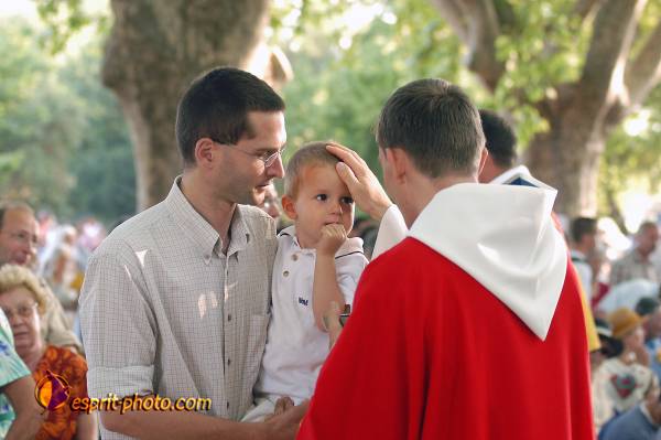 Nom de l'image : D1052501-01 — Description :  La Castille - Cté EUCHARISTEIN - Engagements communautaire de fr