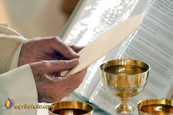 Nom de l'image : D1027754 — Description :  Pâque 2003 - Communauté de l'Agnaux - Plavilla