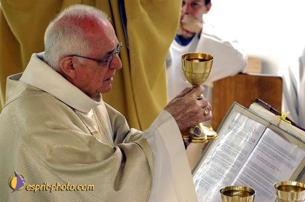 Nom de l'image : D1027762 — Description :  Pâque 2003 - Communauté de l'Agnaux - Plavilla