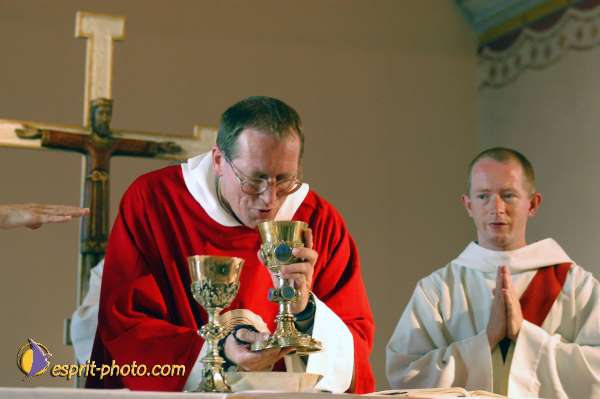 Nom de l'image : D1052885-01 — Description :  Ordination sacerdotale et diaconale au seminaire de la Castille