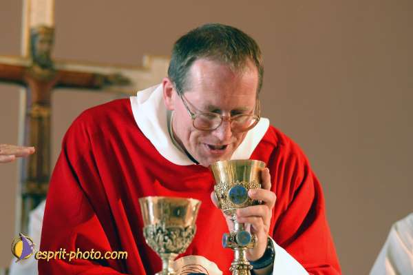 Nom de l'image : D1052886-01 — Description :  Ordination sacerdotale et diaconale au seminaire de la Castille