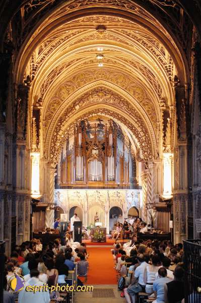 Nom de l'image : D1057114-nef — Description :  Chemin Neuf - Abbaye d'Hautecombe - Festival de jeunes Chemin Neuf - Abbaye d'Hautecombe - Festival des jeunes
